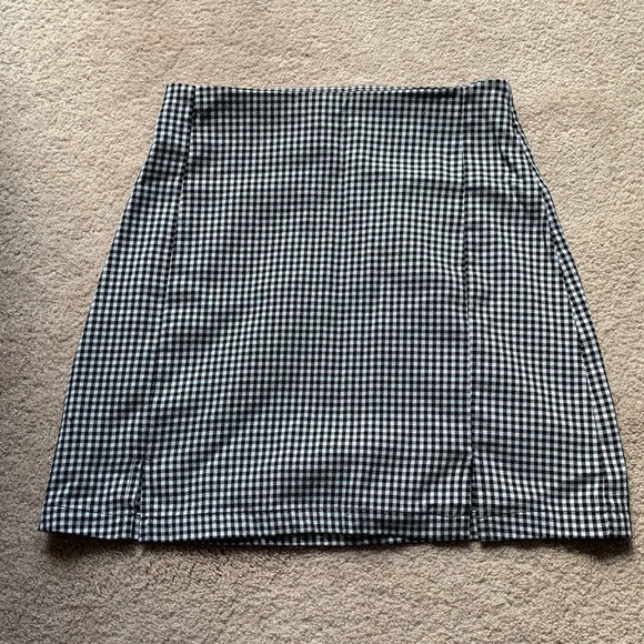 H&M Dresses & Skirts - H&M Black + White Gingham Print Mini Skirt